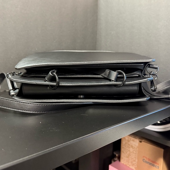 Steve Madden Bevelyn XL Purse (Black) - Picture 7 of 7